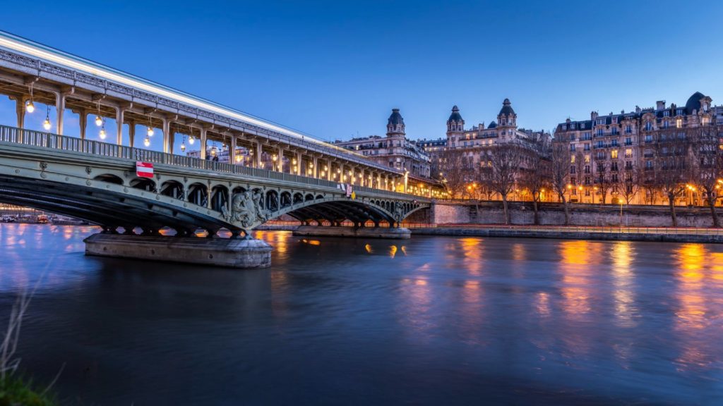 Le pont de Bir-Hakeim et le 16e arrondissement de Paris, quartier du Cabinet ANKH